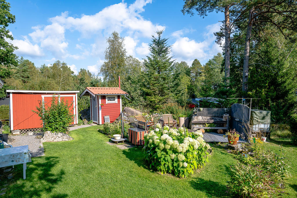 Gott om plats!
Förråd, utekök, dass (Isak-separett) och soldäck
