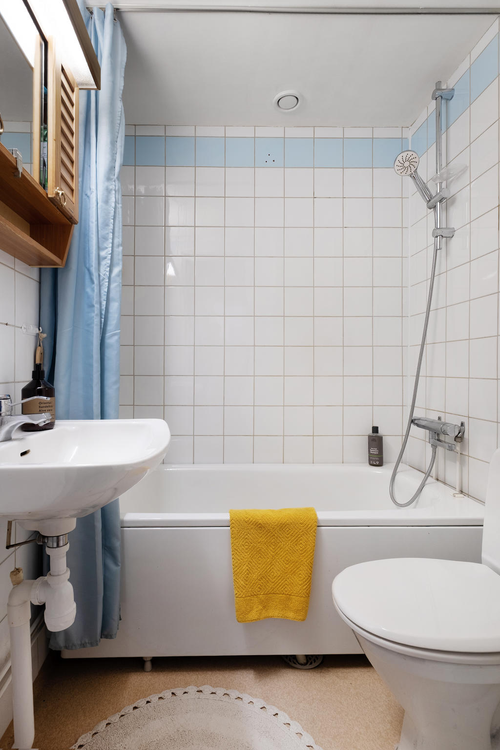OBS: Badrummet är i dagsläget inrett med dusch och tvättmaskin.