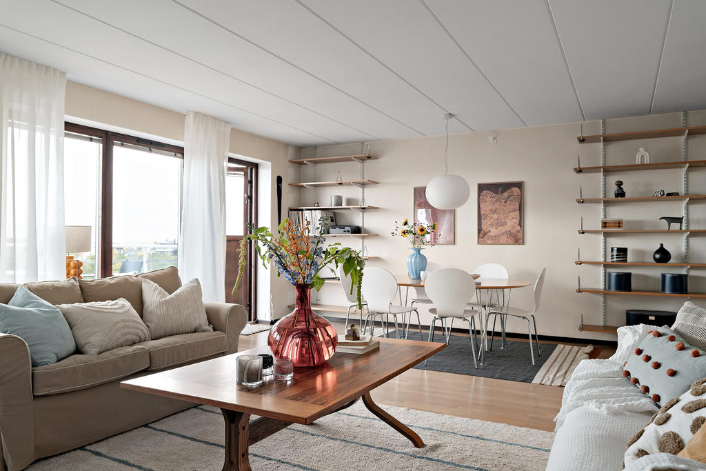 .........matbord för gäster.