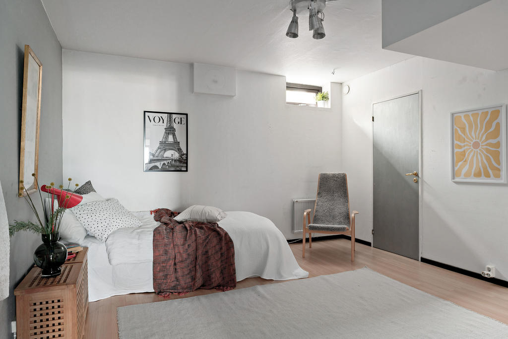 Sovrum 3/gästrum med bra förrådsförvaring innanför.