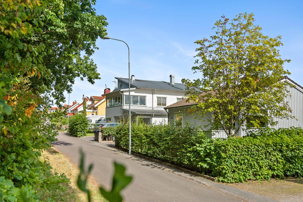 Trygg och trivsam villagata med lugnt läge längst in på återvändsgränd
