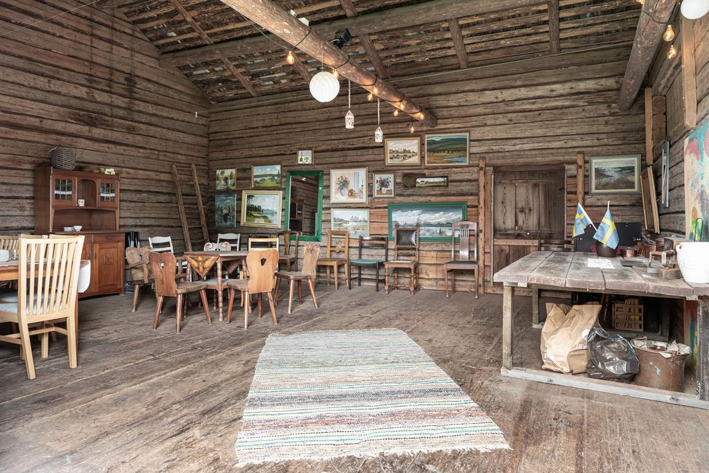 Logen erbjuder stora släktkalas och midsommarfesten har en given plats