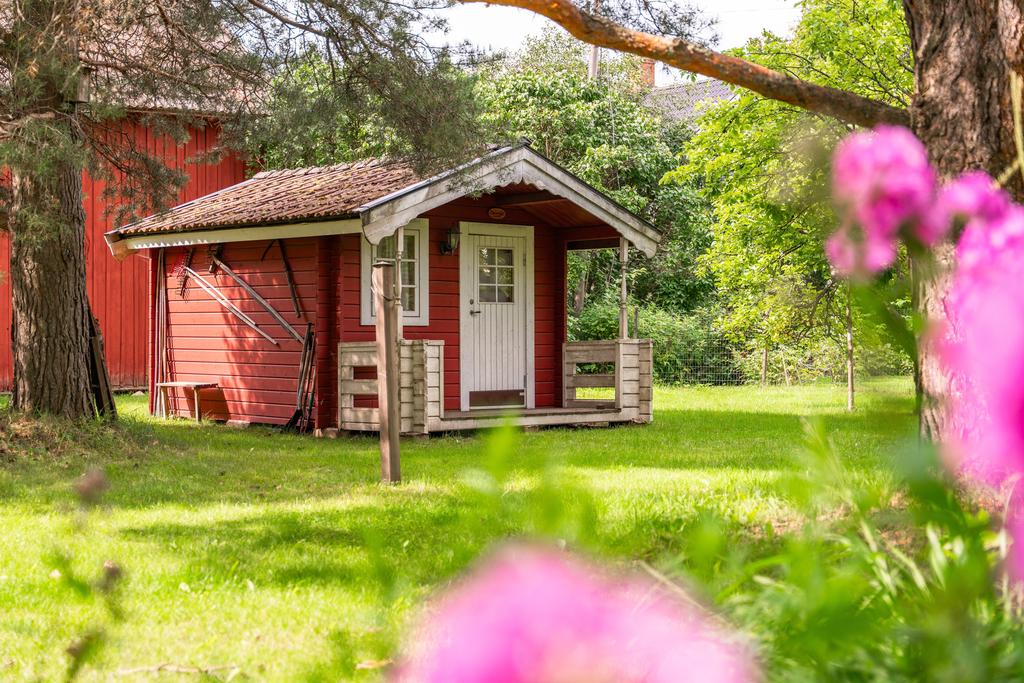Friggebod/gäststuga på tomten