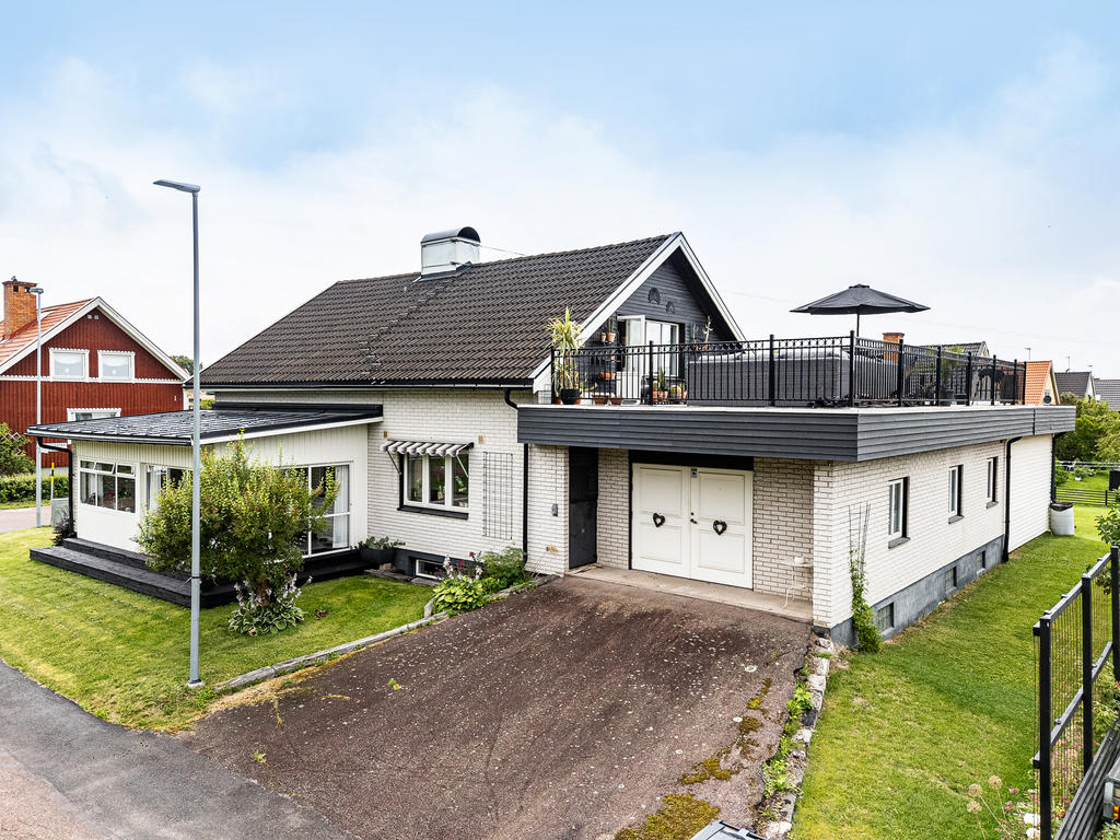 Garage med hel källare