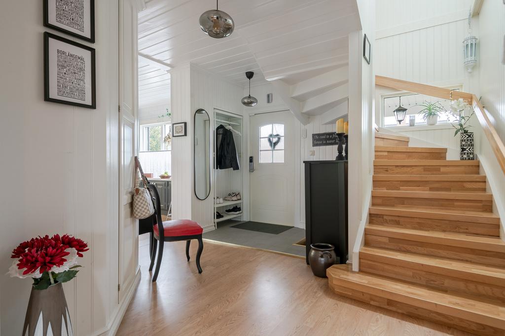Hallen med trappen till ovanvåningen