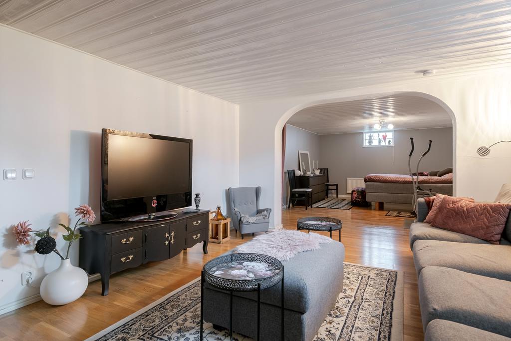 Hemmabio, biljardbord eller pingisbord? Vad vill du ha i din gillestuga?