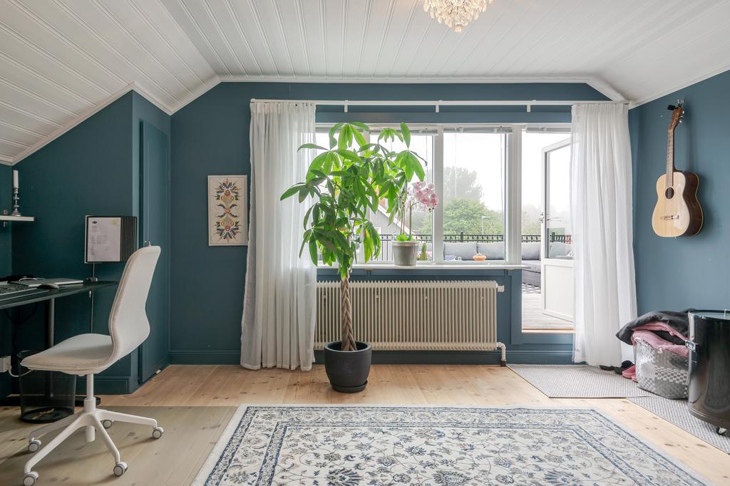 Sovrum 2 med utgång till den magiska takterrassen.