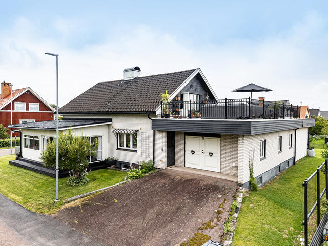 Garage med hel källare