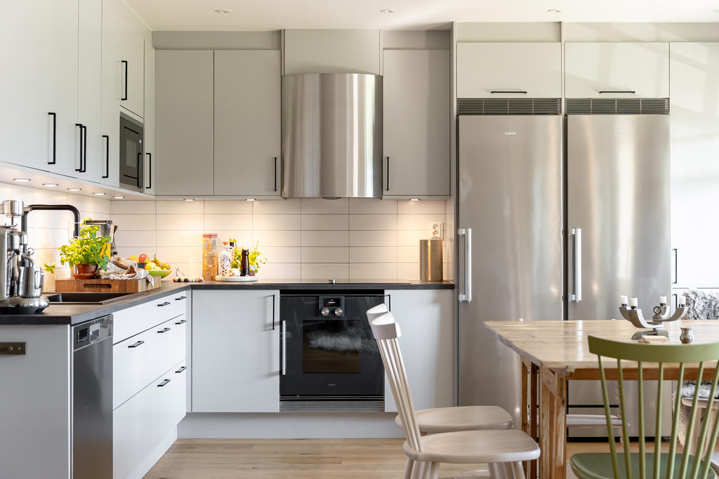 Högkvalitativa vitvaror med bland annat ugn och spishäll från Gaggenau.