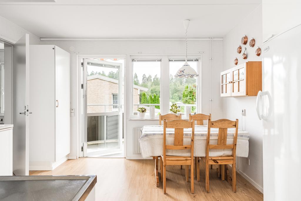 Kök med utgång till balkong