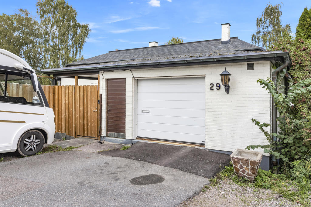 Asfalterad uppfart & garage 