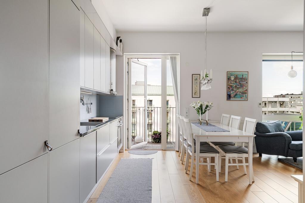 Utgång till balkong från köket 