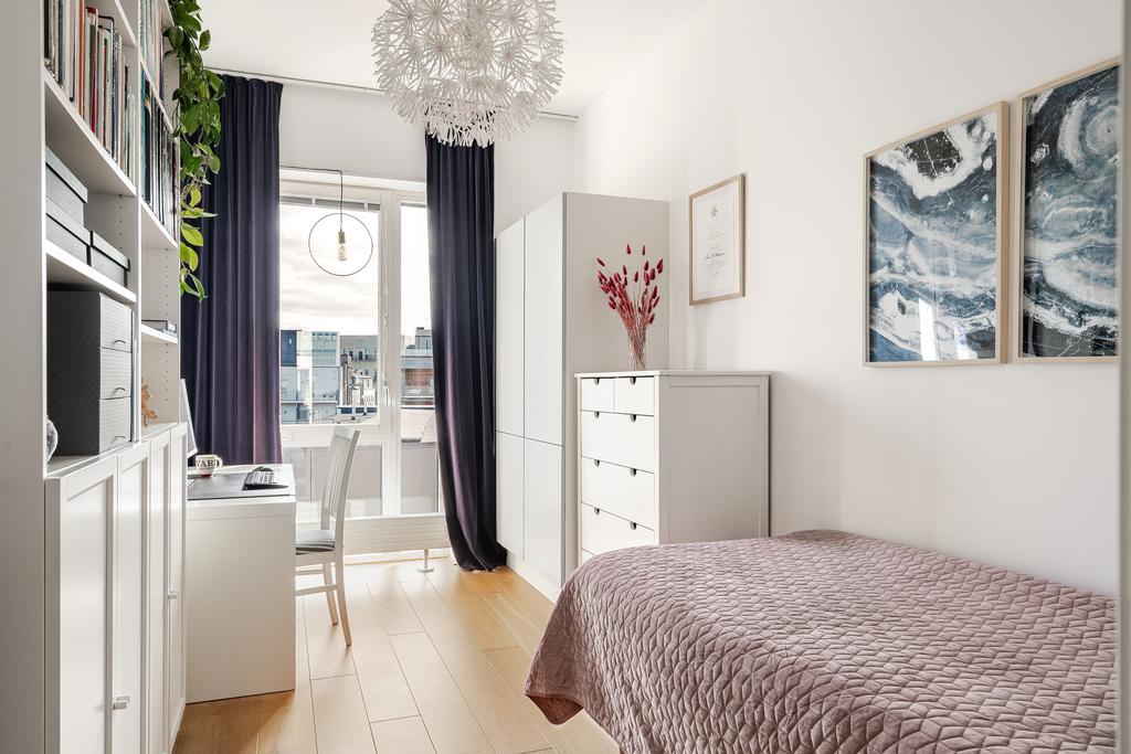 Sovrum som används som arbetsrum och gästrum