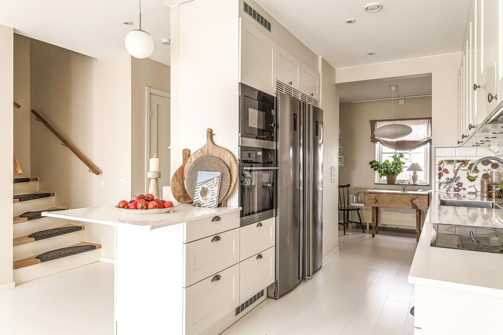 Lägenheten är ljus & hemtrevlig 