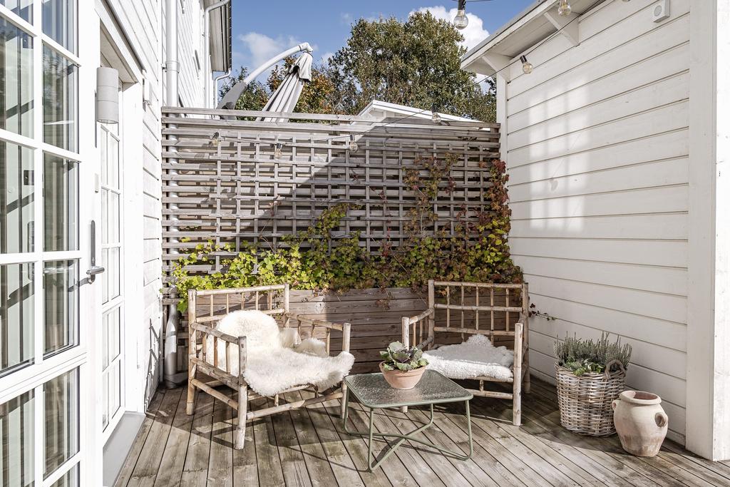 Här sitter ni i ett härligt läge under våra härliga årstider 