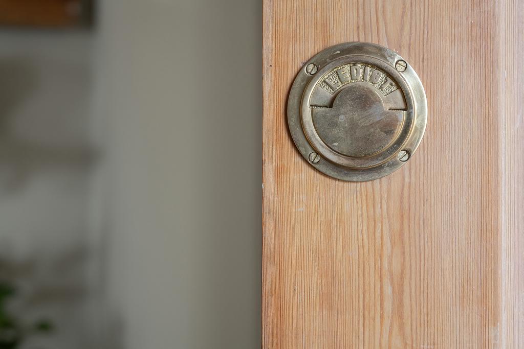 Huset som är ca 100 år gammalt besitter många charmiga detaljer som detta lås 