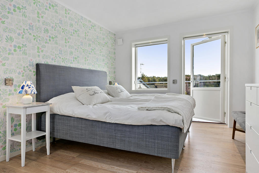 Master bedroom på ovanvåningen.