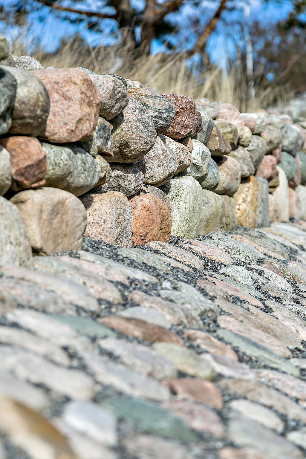Detaljbild stensättning trädgård.