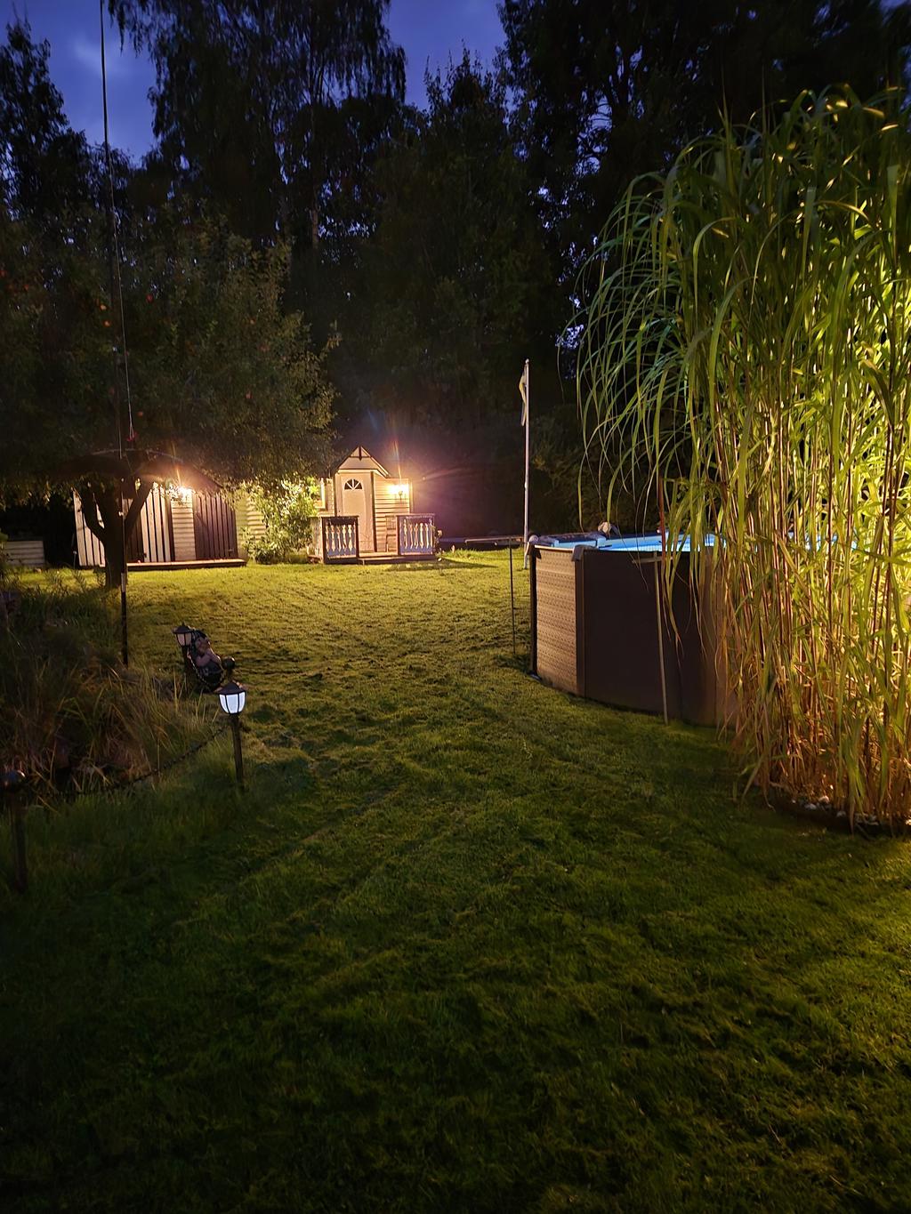 Säljarens egna bild. Trädgård kväll.
