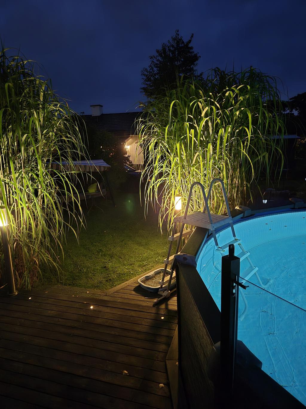 Säljarens egna bild. Pool kväll.