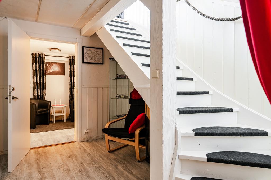 Plats under trappan