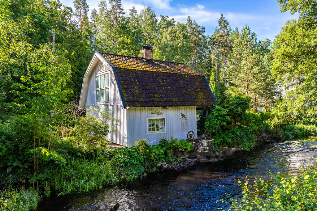 Ateljén intill ån