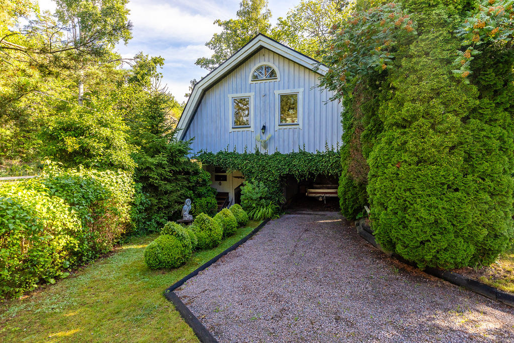 Ateljé med carport