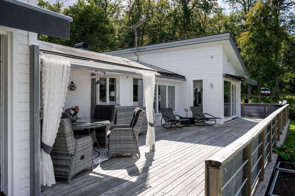 Stor altan med plats för det stora sällskapet 