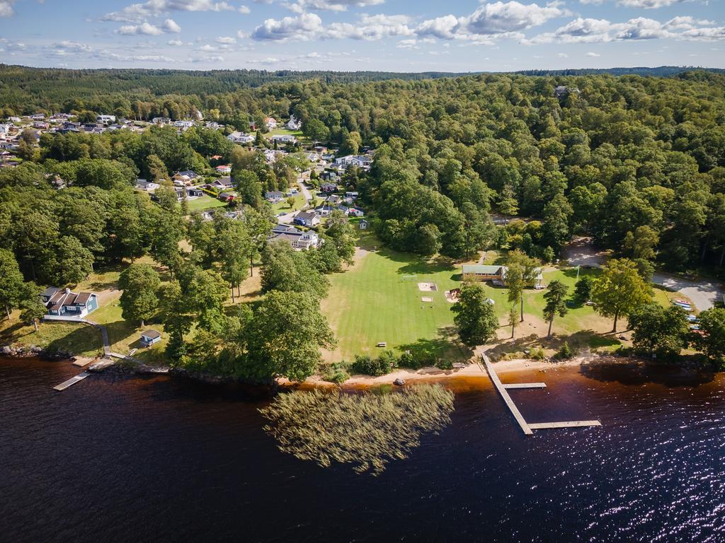 Fint läge i utkanten av området och endast 150  m till strandkanten 