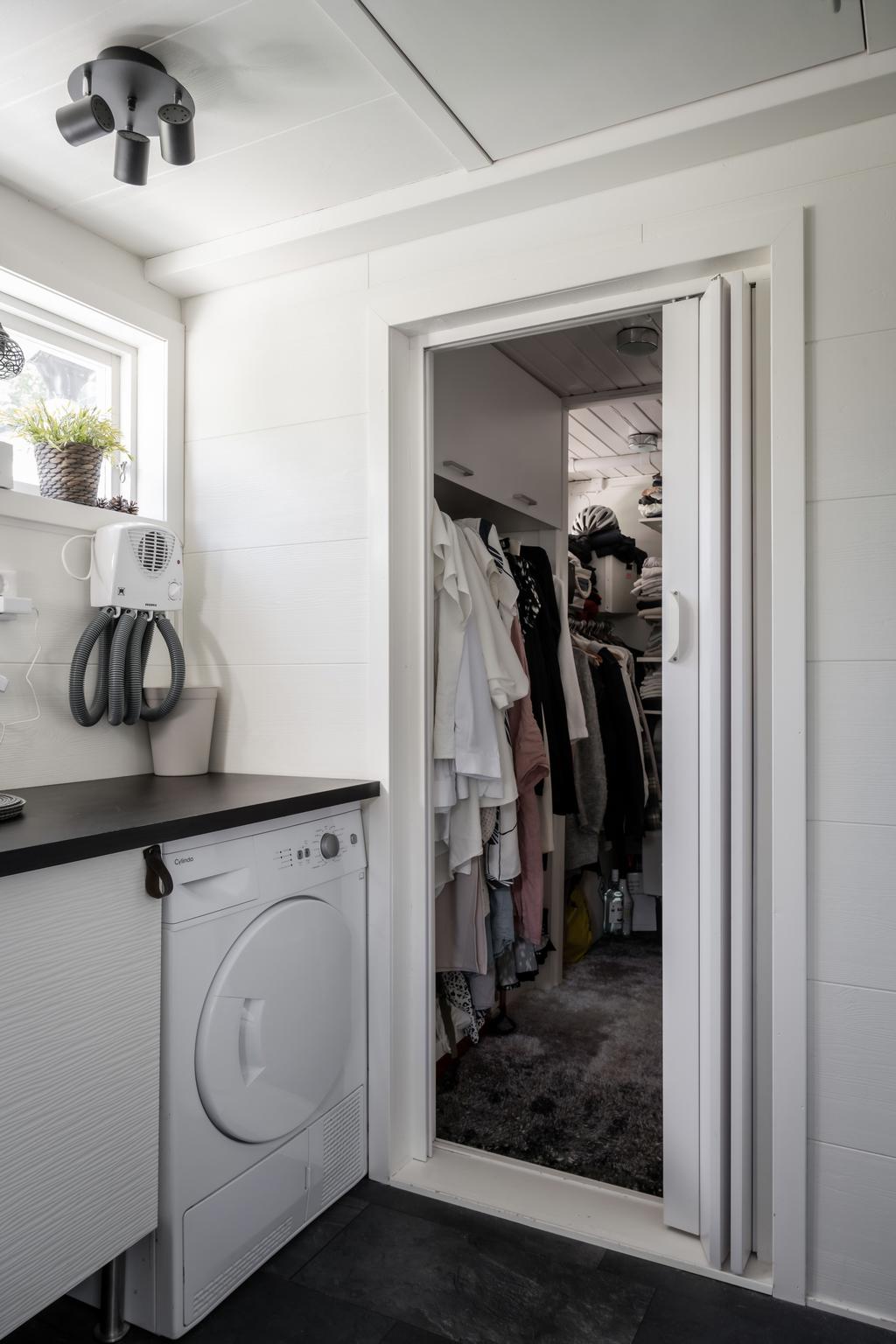 Tvättstugan mot Walk-in- Closet