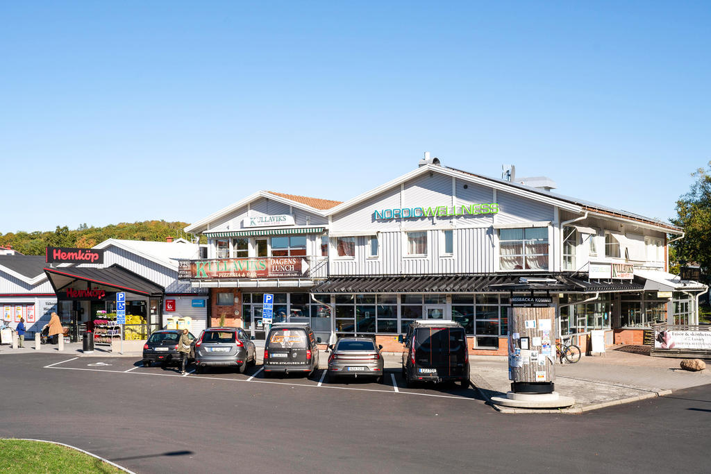 Kullaviks centrum med Hemköp, gym, pizzeria och sushi