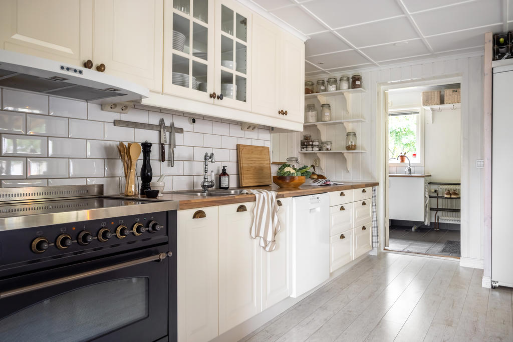 Gott om förvaring och arbetsyta