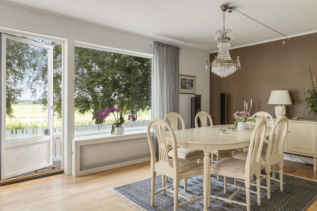 Utgång till terrassen i österläge