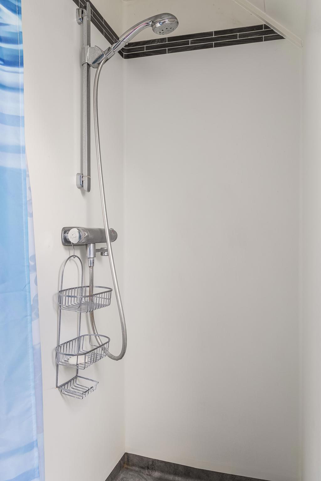 Dusch/wc på ovanvåningen, renoverades 2015