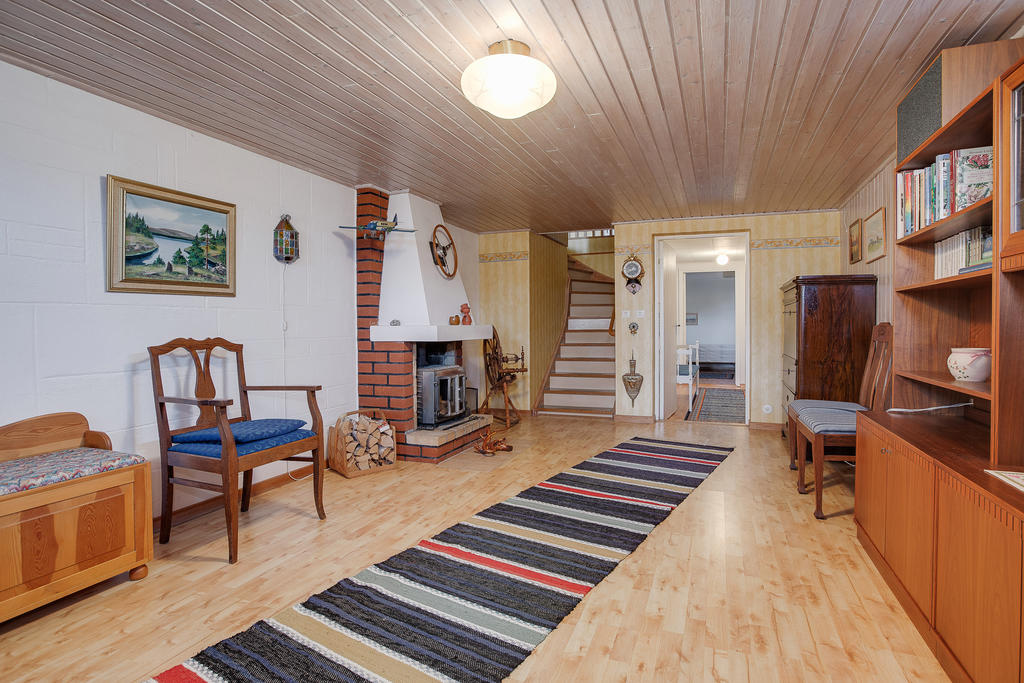 Gillestuga med braskamin