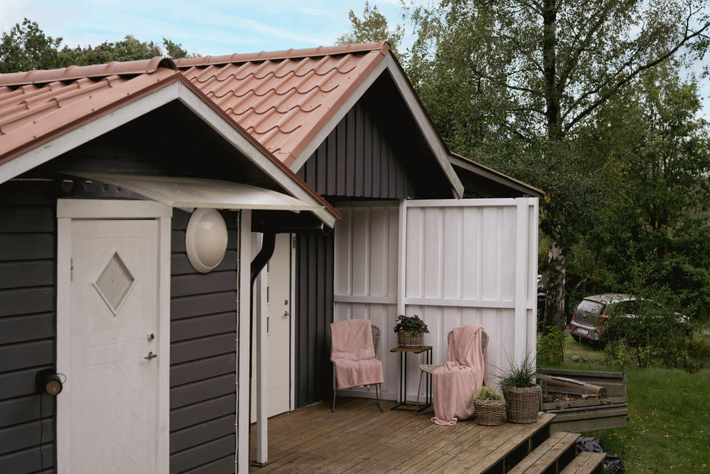 Kallförråd och kontor/gäststuga.
