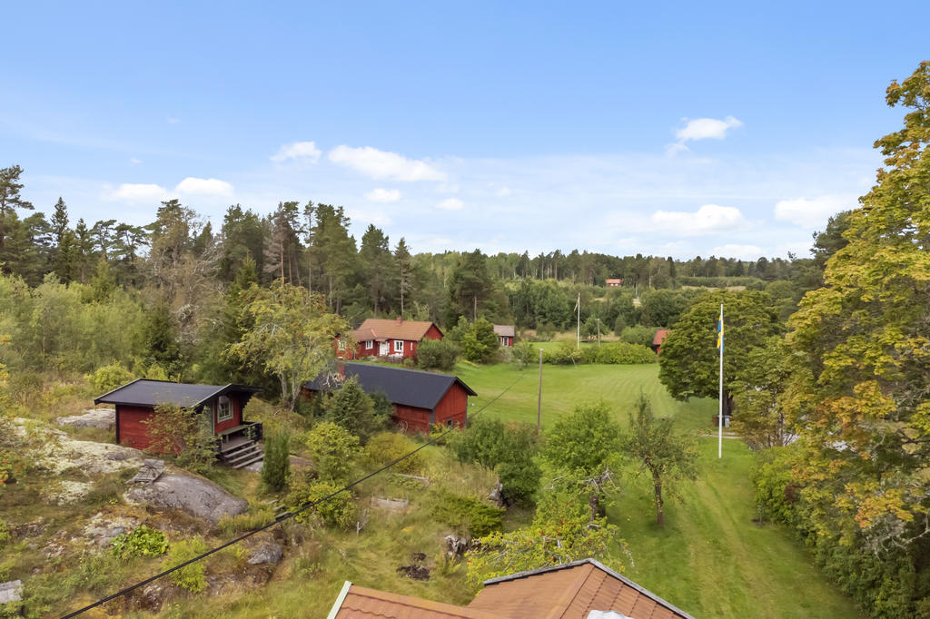 Utsikt från torpet över fastigheten