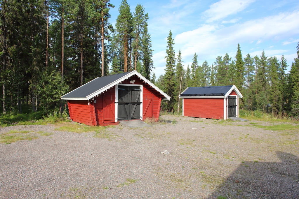 Friggebod om cirka 15 kvm och skotergarage om cirka 8 kvm 