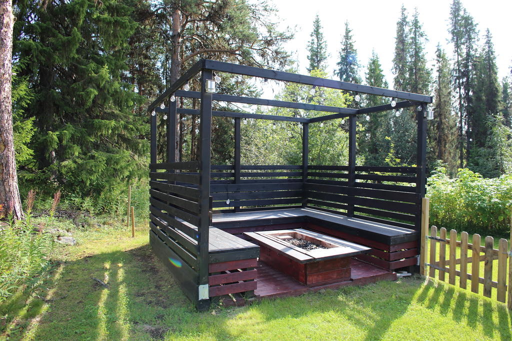Grillplats med bänkar