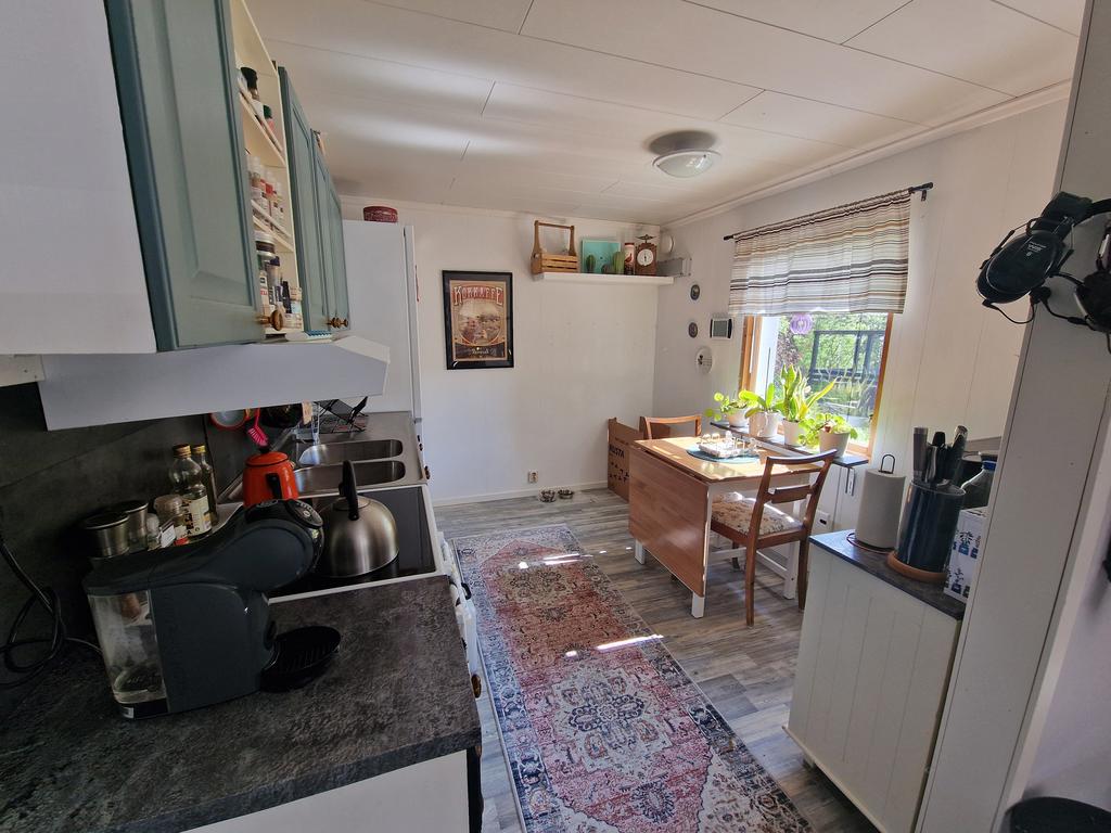 Säljarens köksbild med möbler