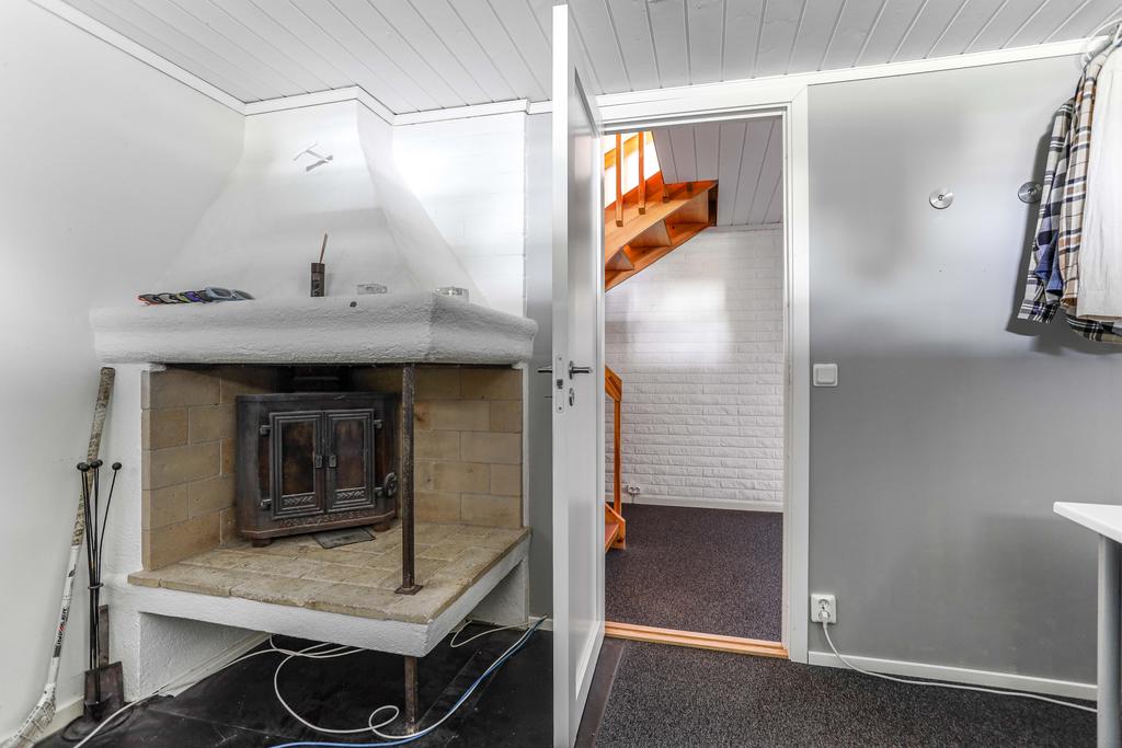 Rum i källare med öppen spis