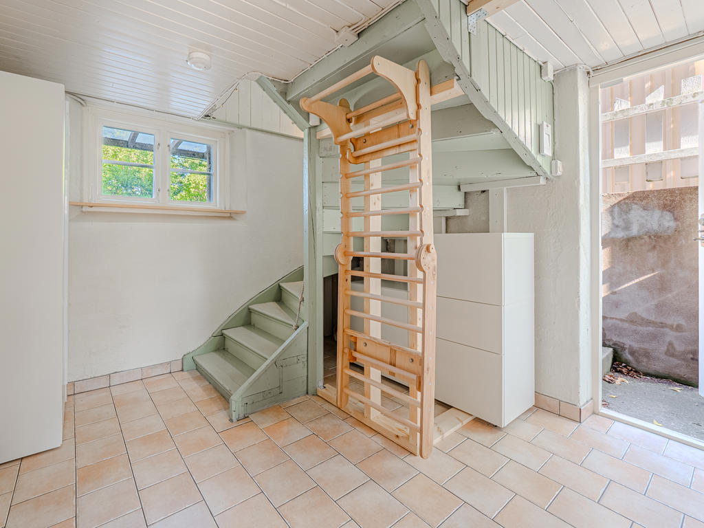 Hall med groventré i källarplan