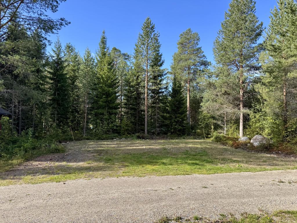 Extra parkering, uppställningsyta.