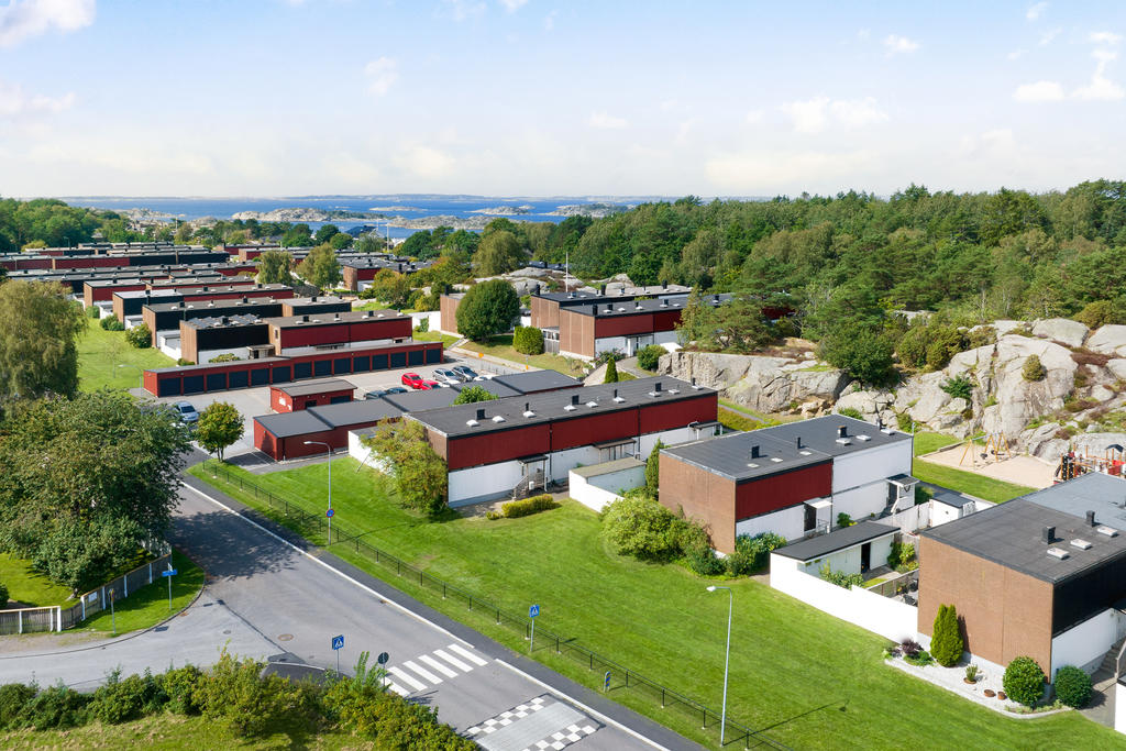 Valebergsvägen. Ett underbart område för stora och små. Med allting nära. Här bor och trivs du gott!