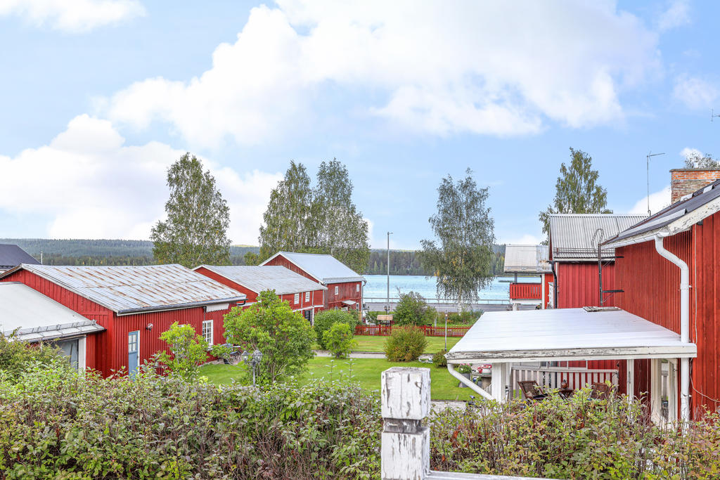 Utsikt från balkong mot älven