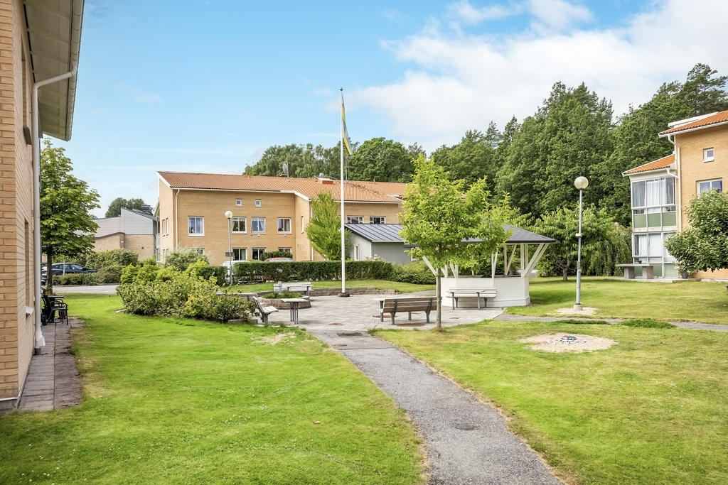 Det gemensamma ytorna och lusthuset lockar till trivsamma kaffestunder och samtal