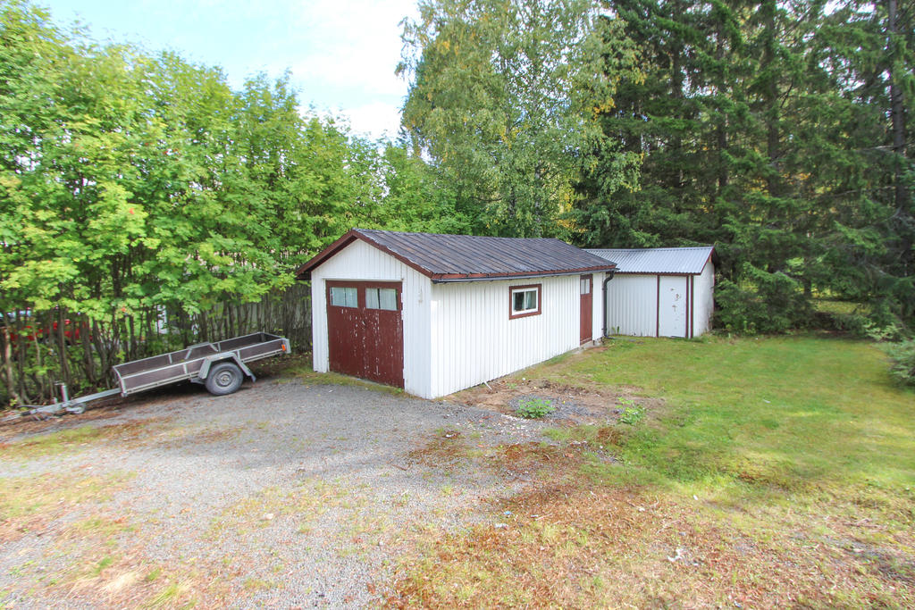 Garage och förrådsbod