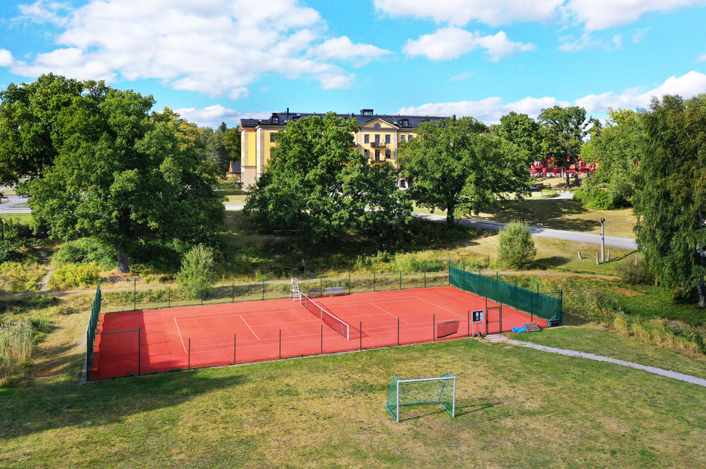 Tillgång till områdets tennisbana