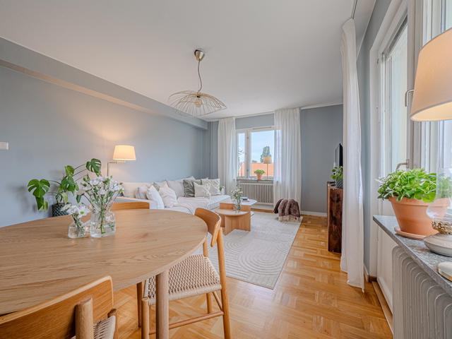 Modernt renoverad  lägenhet om 2 rok med centralt läge och havsutsikt!