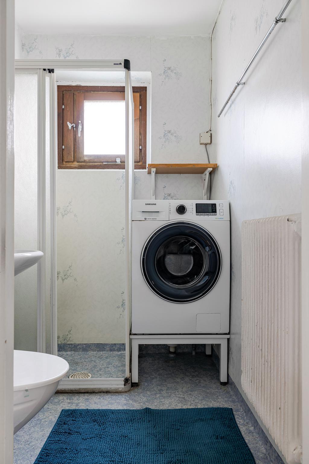 Duschrum med tvättmöjligheter
